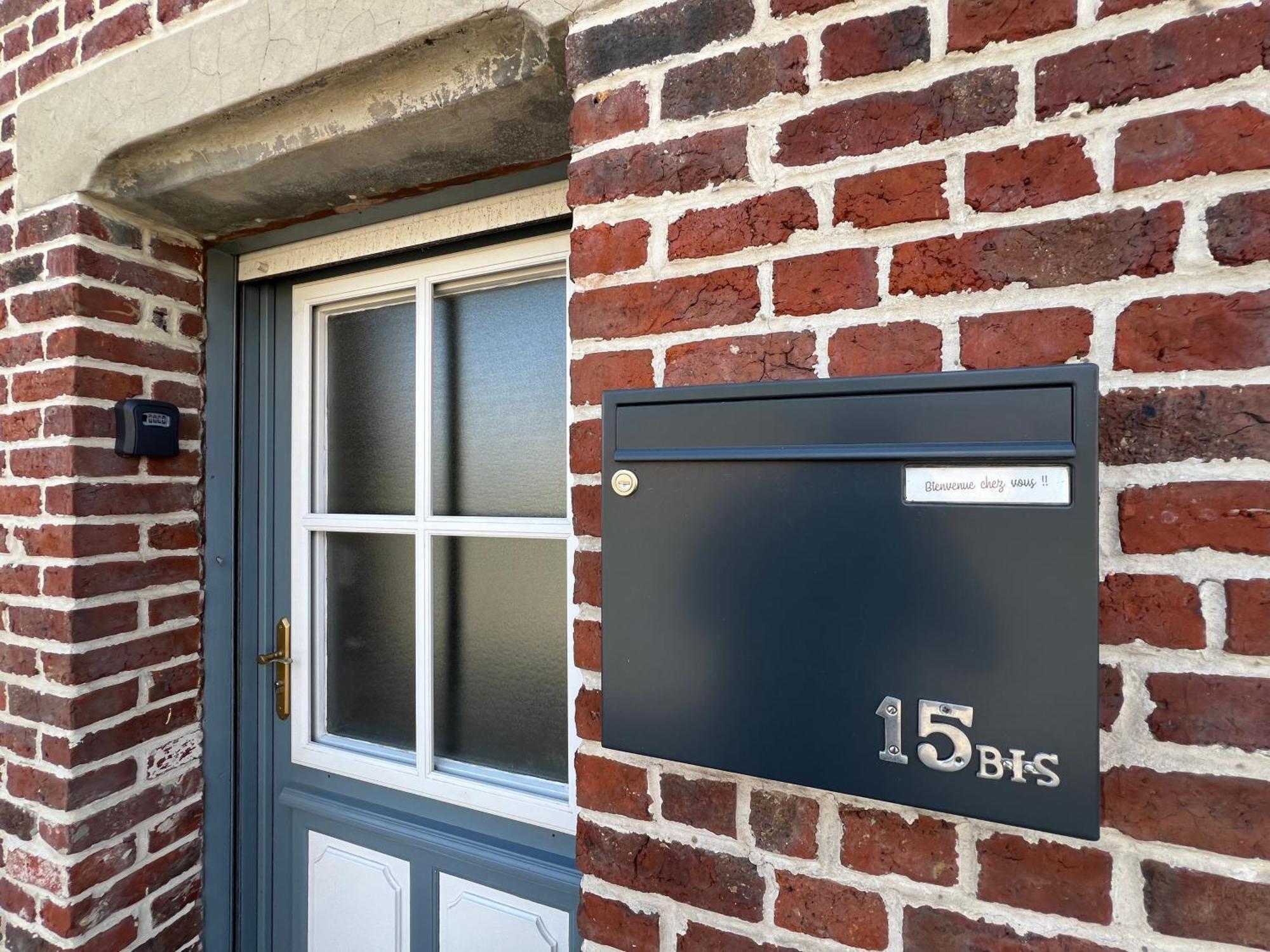 Studio Avec Acces Independant: Le 15 Bis Violaines Eksteriør billede